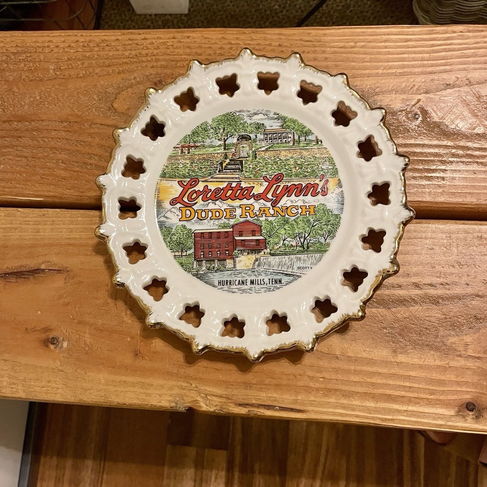 Loretta Lynn's Dude Ranch Souvenir Plate Souvenir 8" ROUND Gold Trim Tennessee